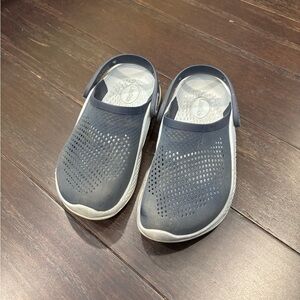 Crocs Lite Ride clogs navy blue gray white water shoes